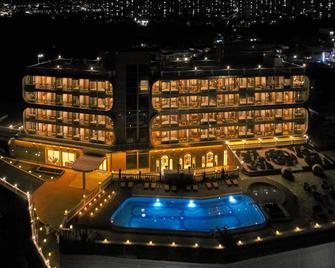 Goldone Hotel & Suites - Seogwipo - Bina