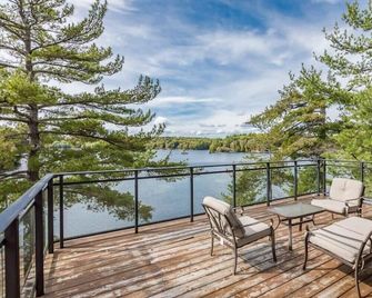 Cherry Island Muskokas Premiere Private Island - Windermere - Balcón