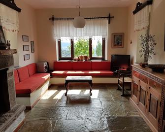 Villa Petri - A Beautiful Traditional House With A Breath-Taking View! - Petra - Obývací pokoj