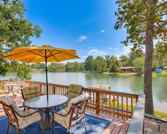 Kilgore Lakefront Home w/ Private Dock & Pier! - Kilgore - Balcony