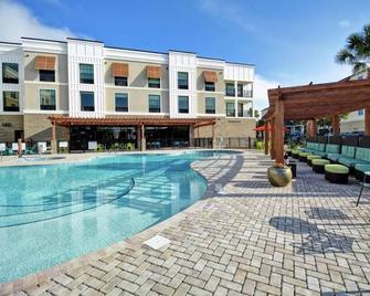 Indulge in Home Like Comfort! Pool, Kitchen, Free Breakfast, Near Glory Beach! - Jekyll Island - Bazén