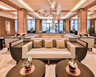 Howard Johnson Hot Springs Plaza Yinghuashan - Deyang - Lobby