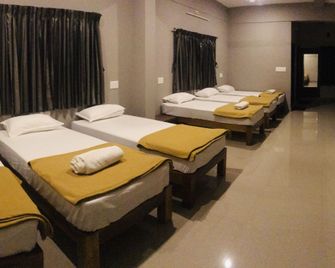 Sharada Residency - Somvārpet - Habitación