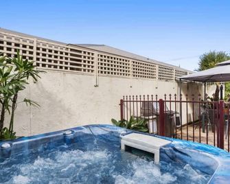 Kaikora Seaside Cottage - Rye - Pool