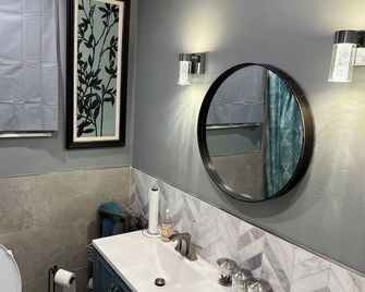 Newly Remodel Wine-Country Retreat - Fallbrook - Bathroom