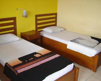 Nirwana Hotel - Bojonegoro - Bedroom