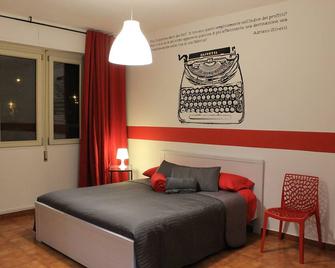 \'Olivetti\' Room - with shared bathroom - Ivrea - Schlafzimmer