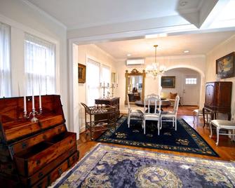 Montrose/River Oaks-walk to restaurants, stores Antique Charm w Modern Amenities - Houston - Sala de estar
