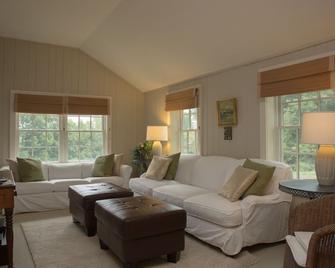 Scenic South Woodstock, Vermont home - Woodstock - Living room