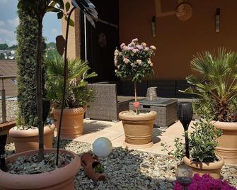Holiday apartment Frauenberg for 1 - 3 persons with 1 bedroom - Holiday apartment - Baumholder - Patio