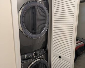 Beautiful views at Lakeside Serenity directly on Lake Reidsville! - Reidsville - Laundry facility