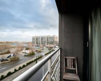 Apartment Appartement 402 by Interhome - Bredene - Balcon