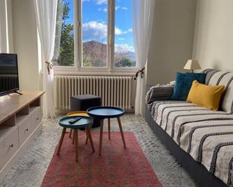 Le Mordene - Wifi - Parking - Issoire - Salon