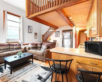 Downtown Loft- Opera House Unit #4 - Bethel - Huiskamer