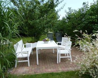 Rental of 2 cozy and stylishly furnished apartments - Ralswiek - Innenhof