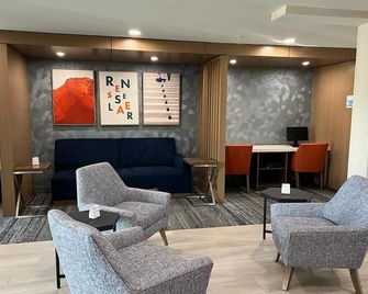 Holiday Inn Express Rensselaer By IHG - Rensselaer - Lounge