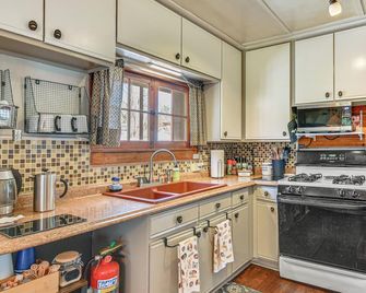Family-Friendly Cabin Walk to Lake Acces - Prudenville - Cocina