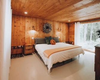 The Cottage at Highland Farms - Brightwood - Bedroom