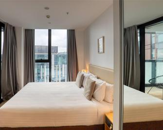 Ramada Suites By Wyndham Victoria Street West - Auckland - Bedroom