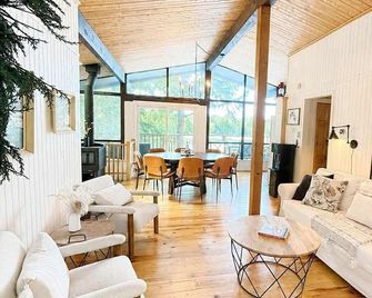 Alpine Lake House - Waterfront on Lake Muskoka - Port Carling