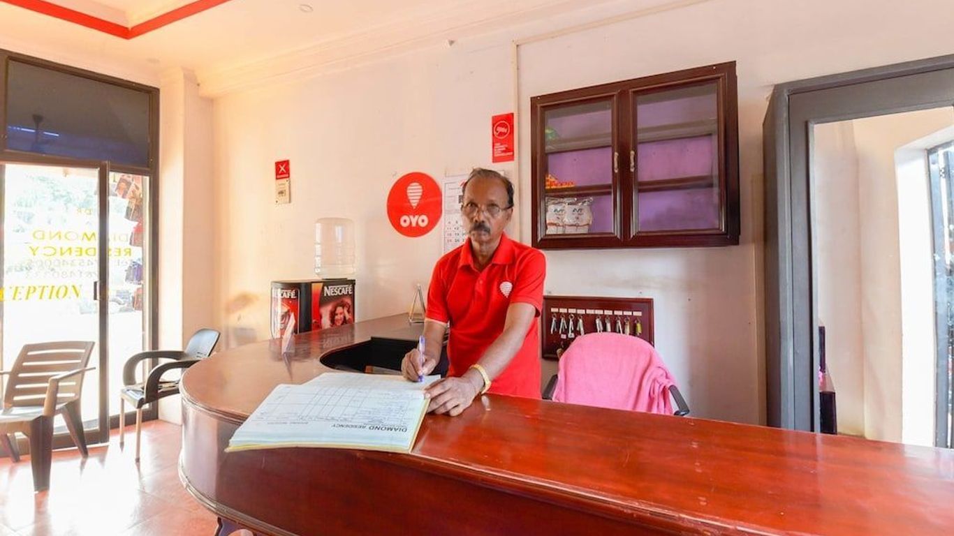 OYO 11529 Diamond Residency