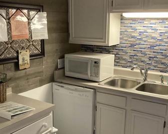 Lakeside Condo with plenty of amenities close to Bristol Mountain - permit - 2024-0018 - Canandaigua - Kitchen