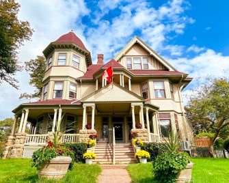 The Eden Hall Inn - שרלוטאון - בניין