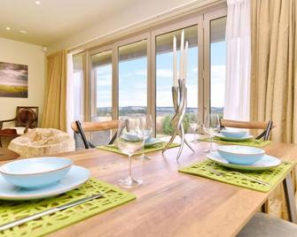 High Country Villa 238 - Terrace Downs Resort - Windwhistle - Comedor
