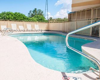 Econo Lodge Las Cruces University Area - Las Cruces - Piscina