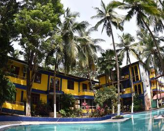 Falcon Resorts - Calangute - Bể bơi