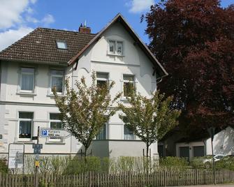 Apartment-Standard-Private Bathroom-Garden View - Bad Nenndorf - Gebäude