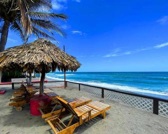 Hotel Las Hojas Resort & Beach Club - Las Hojas - Beach