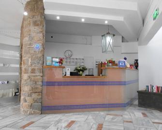 Kinira Beach Hotel - Kinira - Recepción