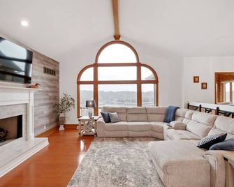 Lake Mansion On The Hill wPanoramic Views & Dock - Lynchburg - Sala de estar