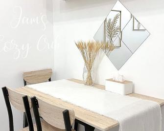 Cozy 2br condo unit with pool, gym and can cook - Mandaluyong - Dining room
