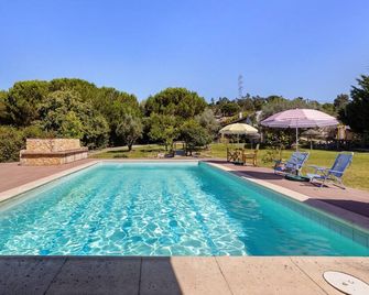 Apartment 'Casa Rústica' with Shared Pool, Shared Terrace and Wi-Fi - Azambuja - Piscina
