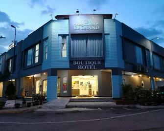 Pi Grand Hotel - Sepang - Building