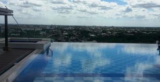 Central Park Tower Resort - Angeles City - Pool