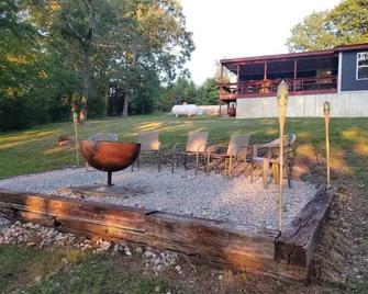 Completely renovated lakehouse with all the extras - Warsaw - Patio