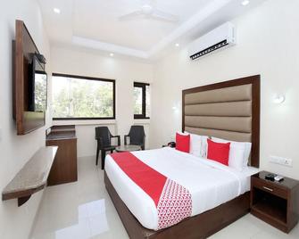 OYO 12245 Park Royal - Panchkula - Спальня