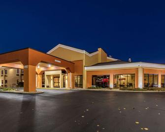 Quality Inn and Suites Southport - Indianapolis - Building