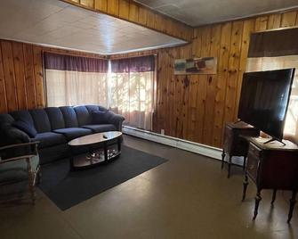 The Hunter’s Den - Mobridge