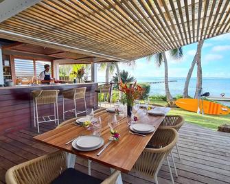 Beautiful seaside wooden villa in Moorea. 3 bedrooms, 2 bathrooms. Sleeps 6 - Faaone - Patio