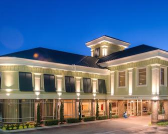 Town & Country Inn and Suites - Charleston - Building