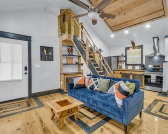 Briar Patch, Serene, Custom Tiny - Starkville - Salon