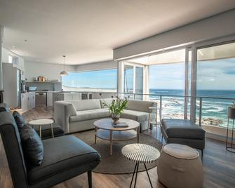 Villa Marine Guest House - Pringle Bay - Living room