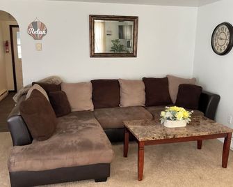 Peaceful 2-bedroom house located in charming Frederica - Frederica - Sala de estar