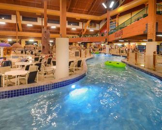 Wyndham Glacier Canyon ~ 3b Presidential ~ 8 Wristbands ~ Full Kitchen ~ Huge!! - 威斯康星戴爾 - 游泳池