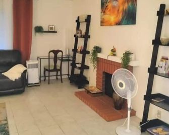 Spacious 2 Br 2 Ba Apt Tv Stores - Santa Ana - Wohnzimmer