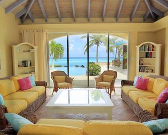 Bellamarevilla, Shoal Bay East, Pool. - Shoal Bay - Living room